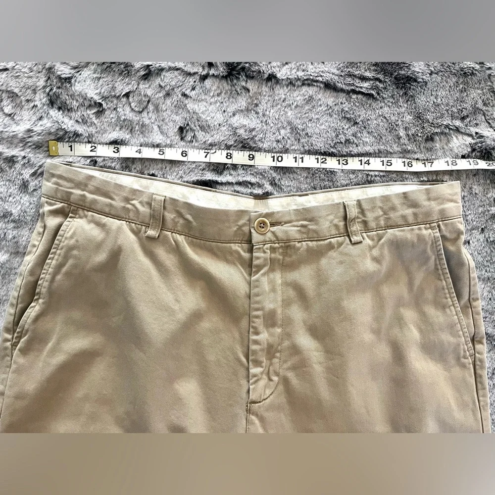 Men’s Roundtree & Yorke casuals khaki shorts Size 38 GUC Uniform Work - Picture 5 of 10